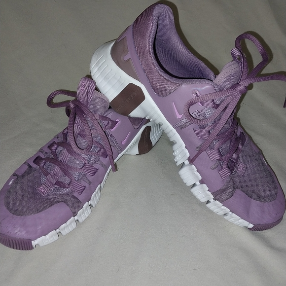 Nike Free Metcon Sneakers In Plum/ Violet Women's 7.5 - Picture 1 of 11